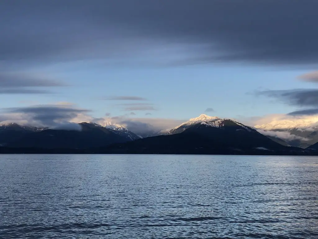 hood canal crabbing landscape shot of olympics