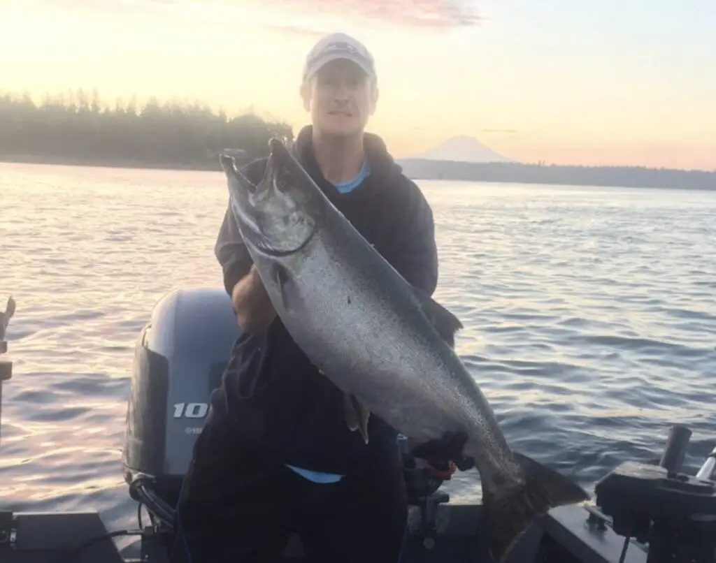 Holding-south-sound-30-lb-king