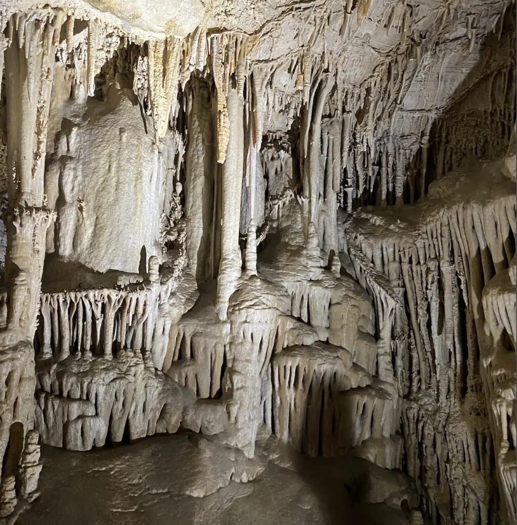 Lewis and Clark Caverns columns looking alien